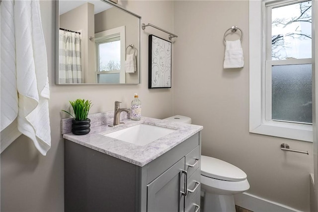 1122 Wade St, Aliquippa, PA 15001 - bathroom featuring vanity and toilet