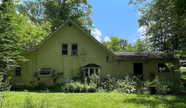 383 Walbridge St, Harborcreek Twp, PA 16511 - rear view of property with a lawn