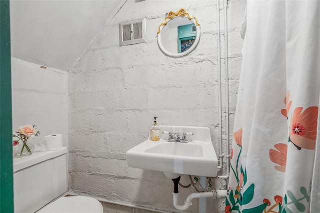 432 Kenmont Ave, Mt Lebanon, PA 15228 - bathroom featuring toilet and concrete block wall