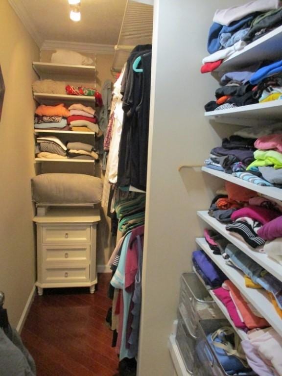5025 Bocktown Rd, Hopewell Twp, PA 15001 - walk in closet featuring dark wood finished floors