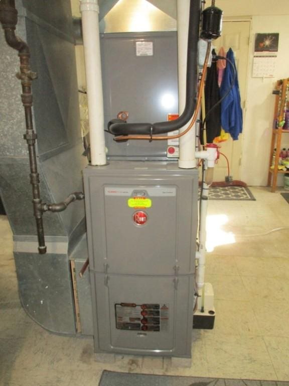 5025 Bocktown Rd, Hopewell Twp, PA 15001 - utility room featuring heating unit