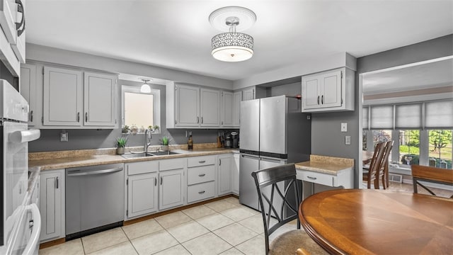 341 E Mcmurray, Peters Twp, PA 15317 - kitchen featuring appliances with stainless steel finishes, light tile patterned floors, and light countertops