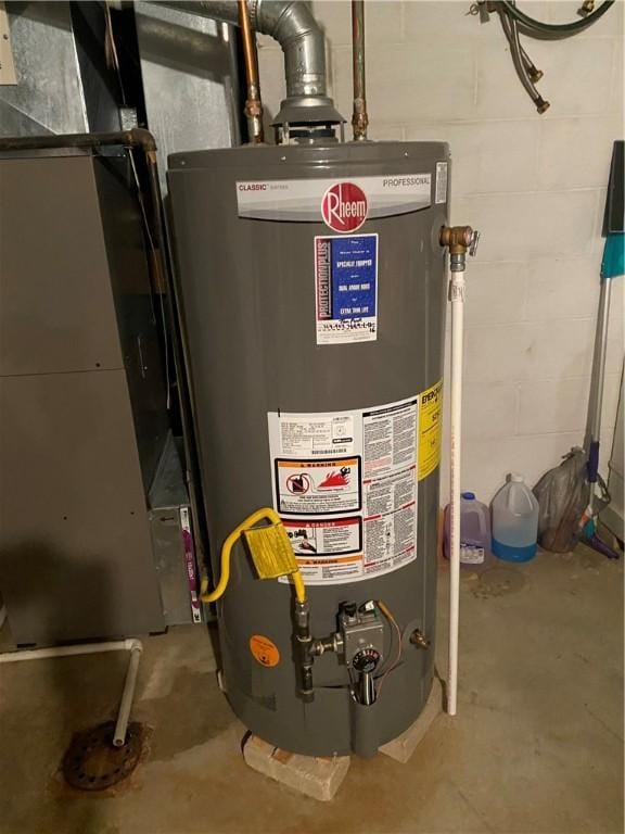 39 Hogue Rd, West Middlesex Boro, PA 16159 - utility room with water heater and heating unit