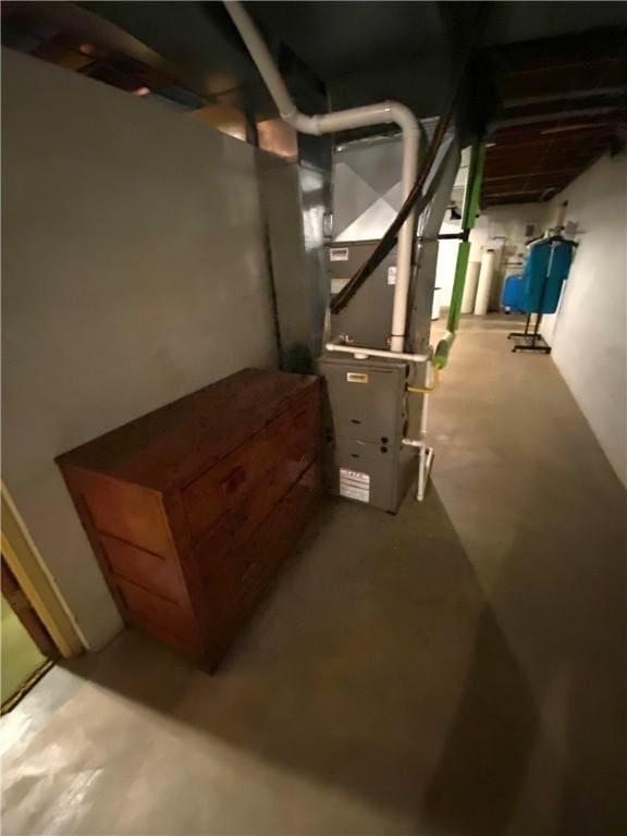 39 Hogue Rd, West Middlesex Boro, PA 16159 - unfinished basement featuring heating unit