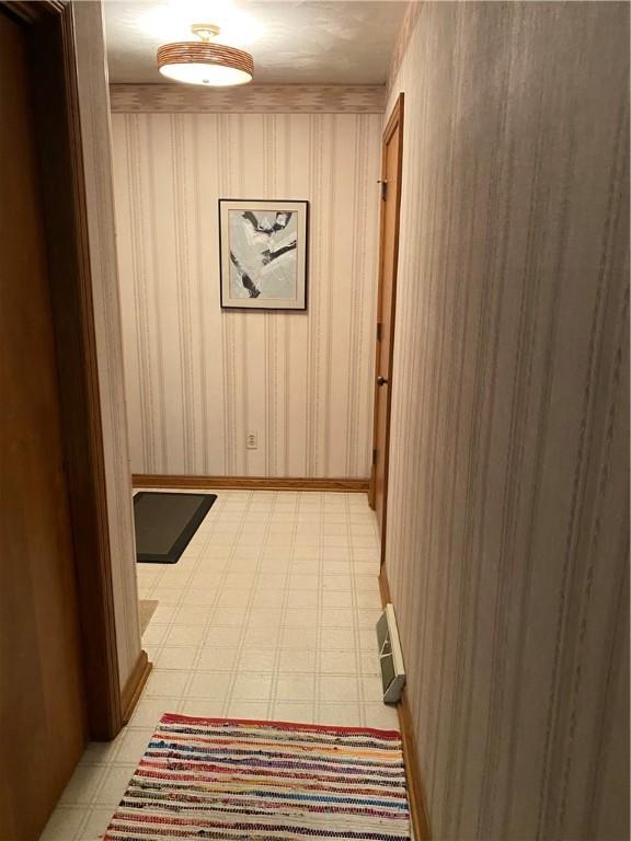 39 Hogue Rd, West Middlesex Boro, PA 16159 - corridor featuring light flooring