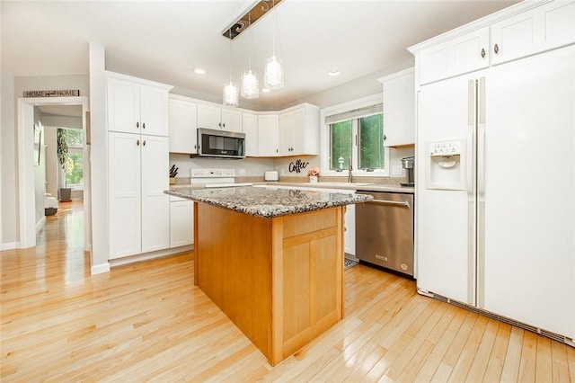 652 Cheyenne Trl, Jackson Twp, PA 16137 - kitchen featuring stainless steel appliances, light wood-type flooring, plenty of natural light, a kitchen island, and recessed lighting