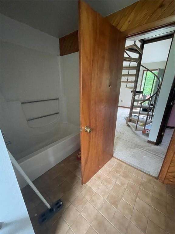 262 Twin Bridges Rd, Charleroi Boro, PA 15022 - full bathroom with tile patterned floors and shower / tub combination
