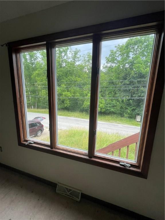 262 Twin Bridges Rd, Charleroi Boro, PA 15022 - detailed view of baseboards