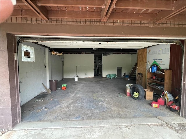 262 Twin Bridges Rd, Charleroi Boro, PA 15022 - view of garage