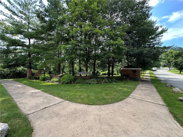 437 Shady Ridge Dr, Monroeville, PA 15146 - view of property's community featuring a lawn