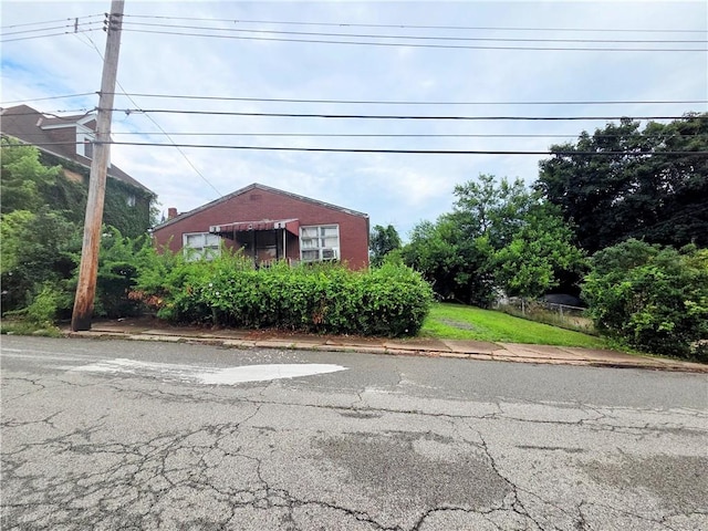 412 Viola Ave, Duquesne, PA 15110 - photo 2