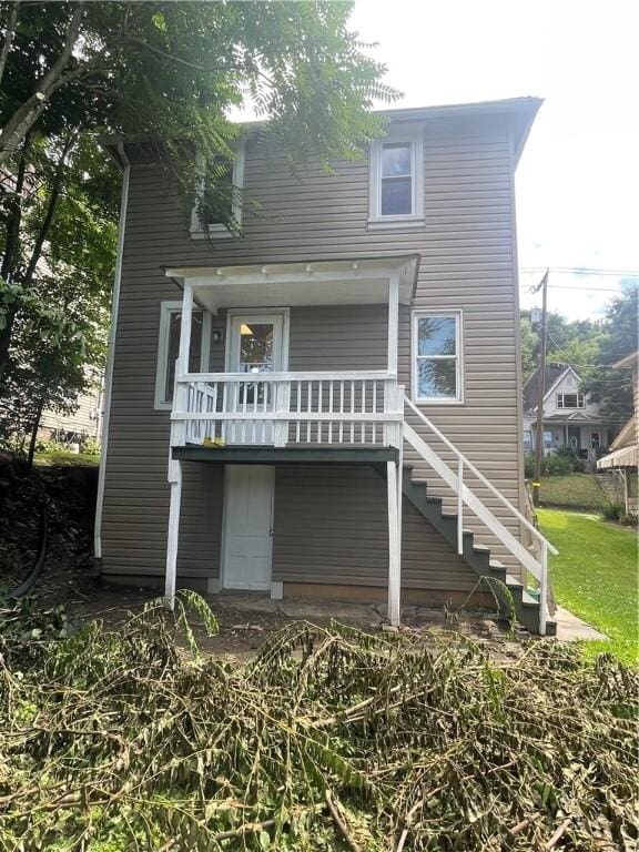 721 Center Ave, City Of But Se, PA 16001 - rear view of house with stairway