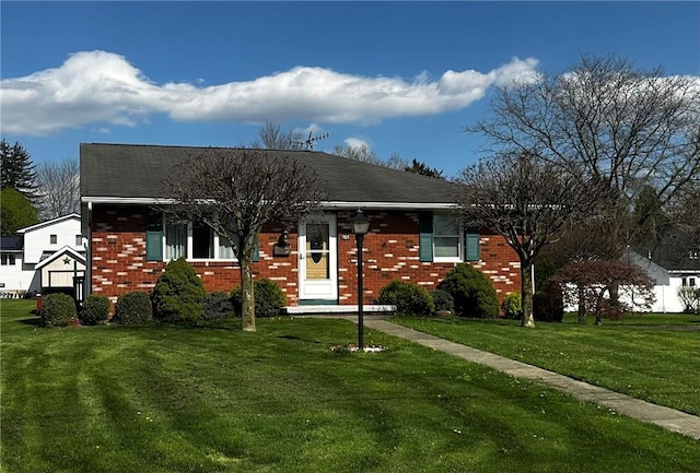 585 S 8th St, Sharpsville, PA 16150 - ranch-style house with a front yard and brick siding
