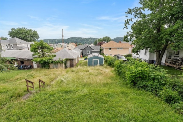 849 Hiland Ave, Coraopolis, PA 15108 - view of yard with a residential view and a storage shed