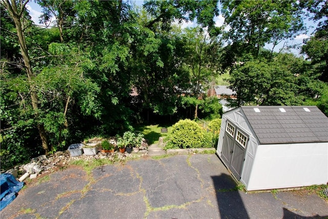 731 Kewanna Ave, Mt Lebanon, PA 15234 - view of patio / terrace with an outbuilding