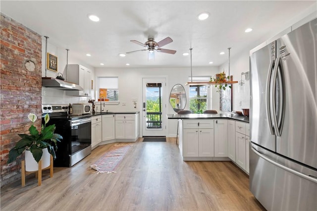 2212 Freeport Rd, Harmar, PA 15238 - kitchen with stainless steel appliances, a peninsula, light wood-style floors, dark countertops, and a ceiling fan
