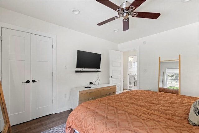2212 Freeport Rd, Harmar, PA 15238 - bedroom featuring dark wood-type flooring, ceiling fan, a closet, and recessed lighting