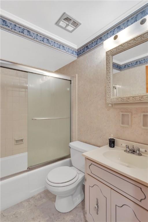 428 Englewood Dr, Ross Twp, PA 15237 - full bath with vanity and enclosed tub / shower combo