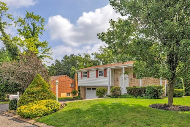 428 Englewood Dr, Ross Twp, PA 15237 - split foyer home featuring brick siding, a garage, a front yard, and driveway