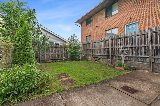 1113 Mary Ann St, South Side, PA 15203 - view of yard with a patio