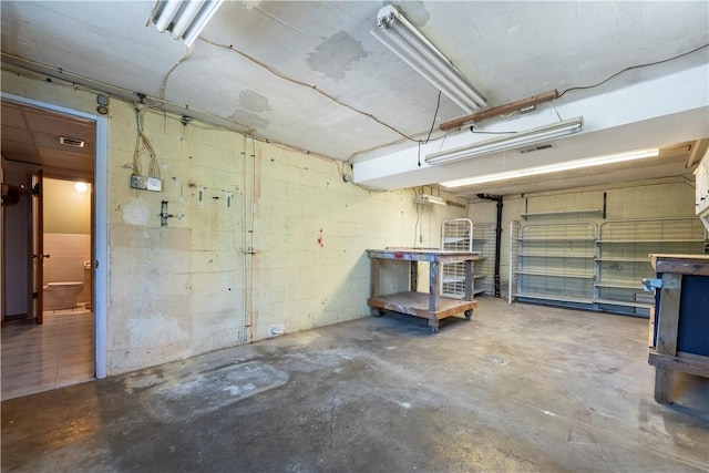 1926 Worcester Dr, Pittsburgh, PA 15243 - garage with a workshop area