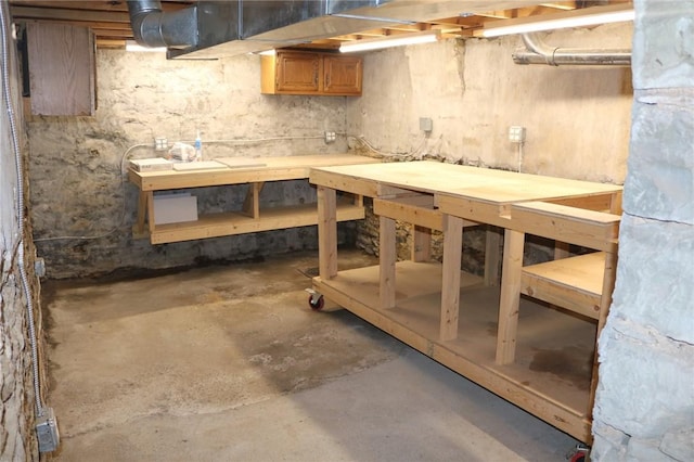 611 Jacksonia St, Central North Side, PA 15212 - unfinished basement featuring a workshop area