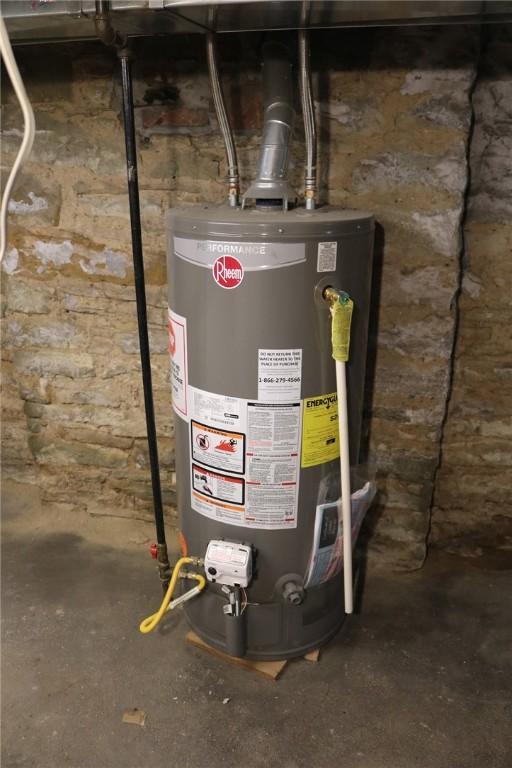 611 Jacksonia St, Central North Side, PA 15212 - utility room featuring gas water heater