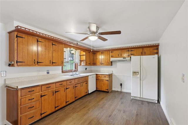 714 Colonial, Washington Twp, PA 15613 - kitchen featuring white appliances, a ceiling fan, light countertops, and light wood finished floors