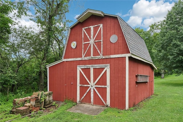 714 Colonial, Washington Twp, PA 15613 - view of barn featuring a yard