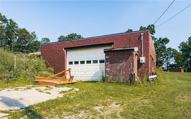 963 Herman Rd, Summit Twp, PA 16002 - detached garage with driveway