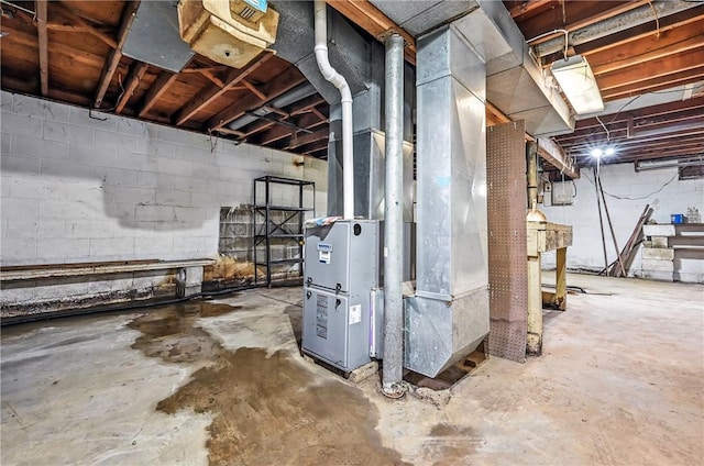 129 Shenango Park Rd, Pymatuning Twp, PA 16154 - unfinished below grade area with heating unit