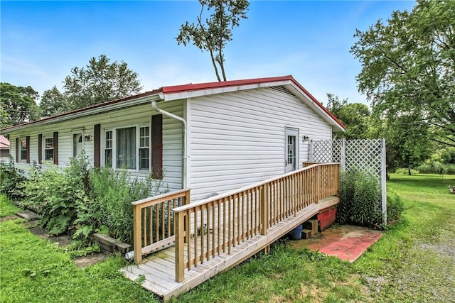 129 Shenango Park Rd, Pymatuning Twp, PA 16154 - view of home's exterior featuring a wooden deck and a yard