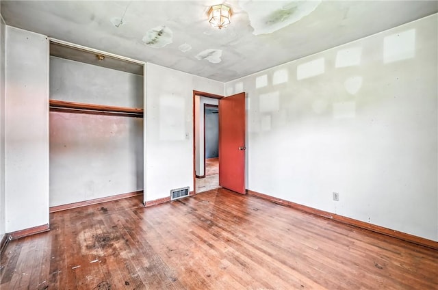 129 Shenango Park Rd, Pymatuning Twp, PA 16154 - unfurnished bedroom featuring wood-type flooring and a closet