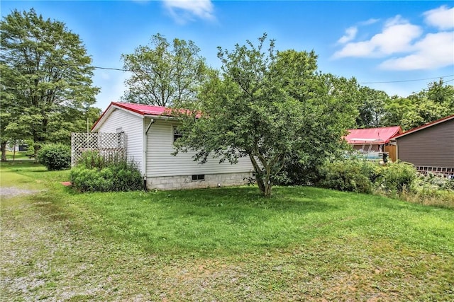 129 Shenango Park Rd, Pymatuning Twp, PA 16154 - view of grassy yard