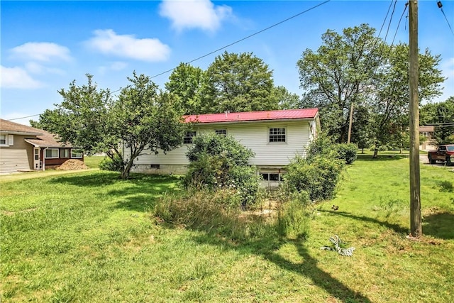 129 Shenango Park Rd, Pymatuning Twp, PA 16154 - view of green lawn
