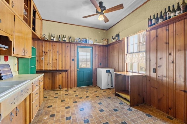 827 Beaver Rd, Ambridge, PA 15003 - laundry room featuring a ceiling fan, washer and clothes dryer, and ornamental molding