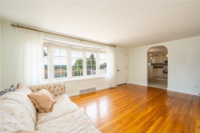1936 Sylvan Ave, Latrobe, PA 15650 - living area featuring arched walkways and wood finished floors
