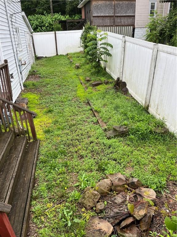 402 N 10th St, Apollo Boro, PA 15613 - view of fenced backyard
