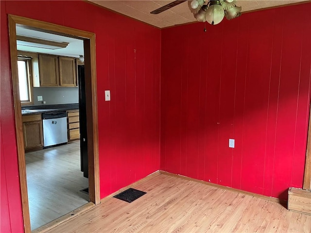 402 N 10th St, Apollo Boro, PA 15613 - spare room featuring light wood-type flooring and a ceiling fan