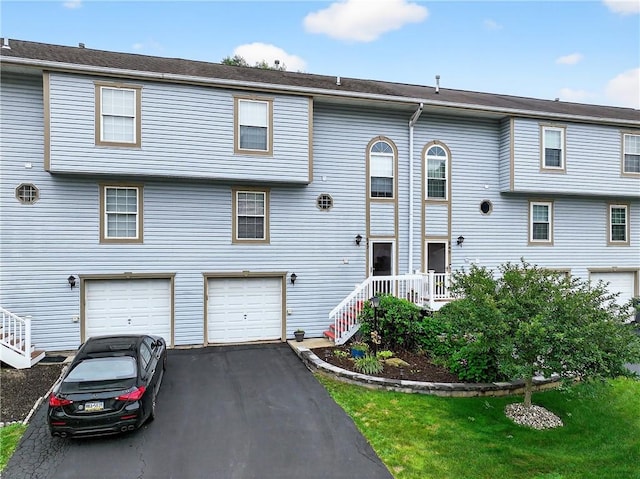 847 Sunset Cir, Cranberry Twp, PA 16066 - view of front of home featuring driveway and an attached garage