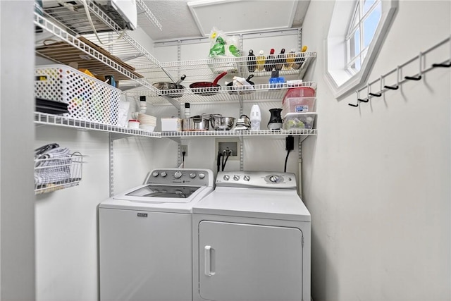 847 Sunset Cir, Cranberry Twp, PA 16066 - washroom with washing machine and clothes dryer