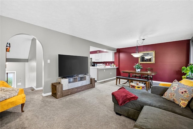 847 Sunset Cir, Cranberry Twp, PA 16066 - carpeted living room featuring arched walkways and baseboards