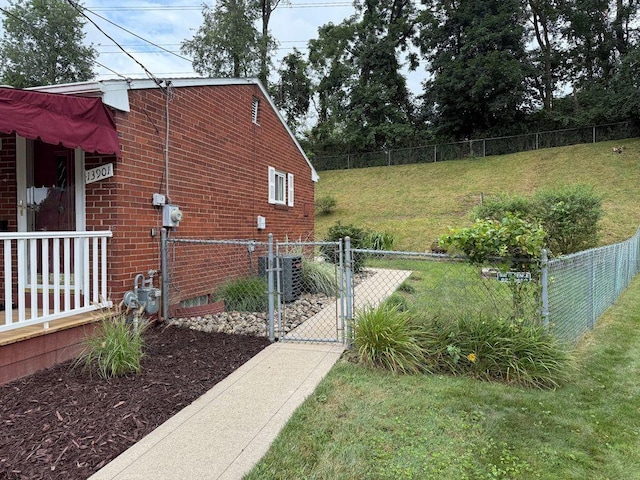13901 Harvie Ct, North Huntingdon, PA 15642 - view of yard with a gate