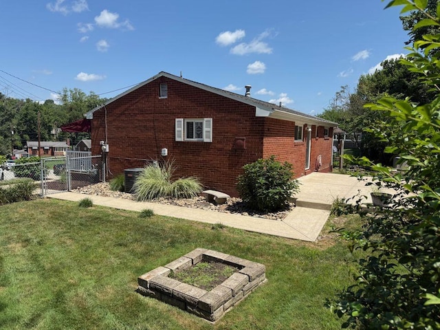 13901 Harvie Ct, North Huntingdon, PA 15642 - view of side of home with brick siding and a gate