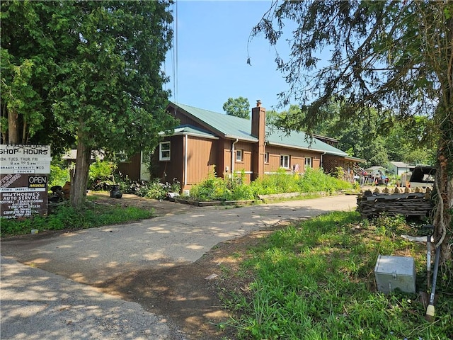 515 Steiner Bridge Rd, Middlesex Twp, PA 16059 - view of front of home featuring a chimney