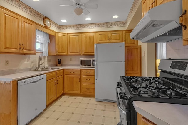 122 S Atlantic Ave, Cheswick, PA 15024 - kitchen featuring stainless steel appliances, under cabinet range hood, a ceiling fan, light countertops, and light flooring