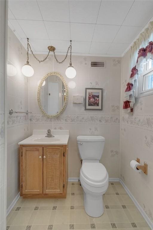 122 S Atlantic Ave, Cheswick, PA 15024 - bathroom featuring vanity and toilet