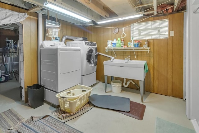 122 S Atlantic Ave, Cheswick, PA 15024 - laundry area featuring washer and clothes dryer and wood walls