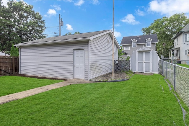 122 S Atlantic Ave, Cheswick, PA 15024 - fenced backyard featuring an outbuilding