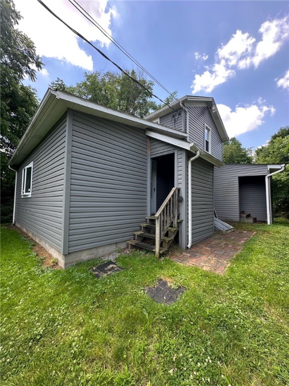 717 Clarion St, Bridgewater, PA 15009 - photo 1